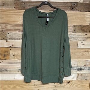 Zenana Outfitters size 1X Olive Green Waffle Knit V-Neck Button-Side Soft Top